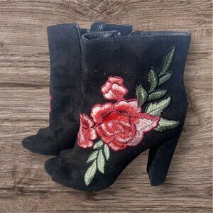 Wild Diva Black Suede Floral Embroidered Peep-Toe Heeled Boots Size 6